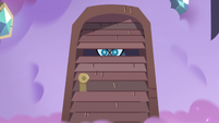 S3E21 Teta Pony Head hiding in the closet