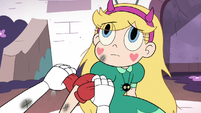 S3E1 Queen Moon tying ripped sleeve around Star's arm