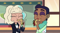 S4E26 Jackie and Chloe eat pepper tacos