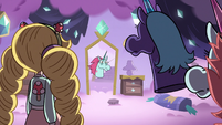 S3E21 Pony Head appears at her sisters' door