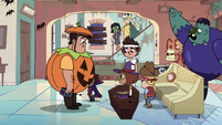 S2E21 Trick-or-treaters leaving the Diaz Household