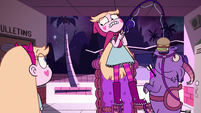 S2E23 Star Butterfly holding up Lil Chauncey