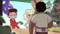 S3E13 Marco Diaz giving money to stand owner
