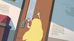 S2E16 Star Butterfly clawing at the door