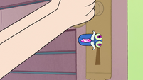 S2E1 Glossaryck pops out of the keyhole