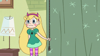 S2E25 Star Butterfly closes the curtain in front of her mirror