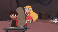 S4E2 Star pushes Moon and Marco on the cart