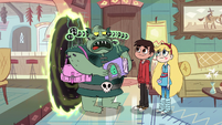 S2E11 Buff Frog thanking Star and Marco