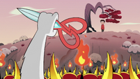 S2E31 Hekapoo holds up her dimensional scissors