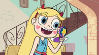 S2E11 Star Butterfly takes the tadpoles' photo