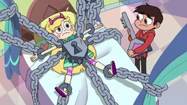 M3E18 Star Butterfly dirantai ke tempat tidurnya