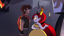 S2E31 Hekapoo presents the new scissors to Marco