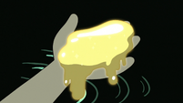 S3E7 Star holding gold piece of liquid magic.png