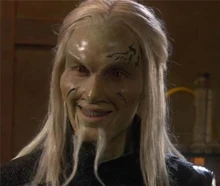 Он смотрит на тебя как на человека