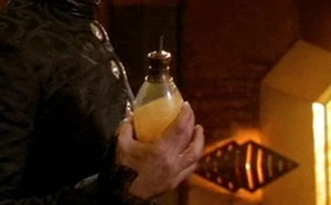 Fiole d'acide tenu par 