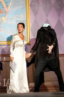 Click here to view the image gallery for Elona Love.