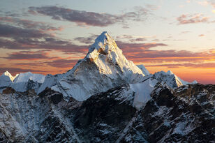 graphic of a snowcapped mountaintop