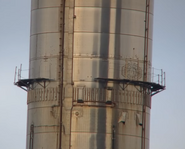 A ring of scaffolding placed around the top of B4's LOX tank