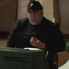 ImperialOfficeComplexGuard2-BeenToGorman