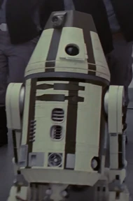 コルベット内を移動するR4-M9