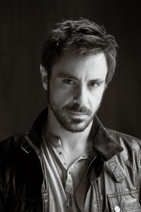 Emun Elliott appearance in Common Appearance