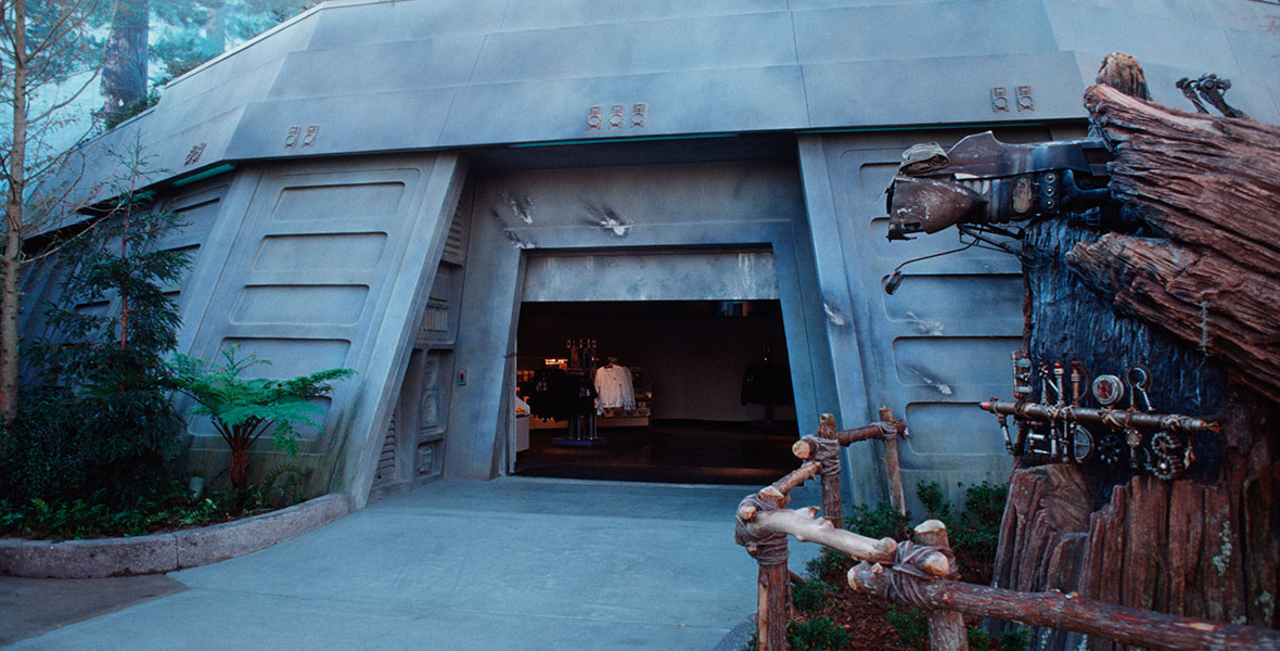 Endor Vendors prior to the store's renovation