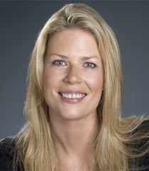 Arihnda Pryce was voiced by Mary Elizabeth McGlynn.