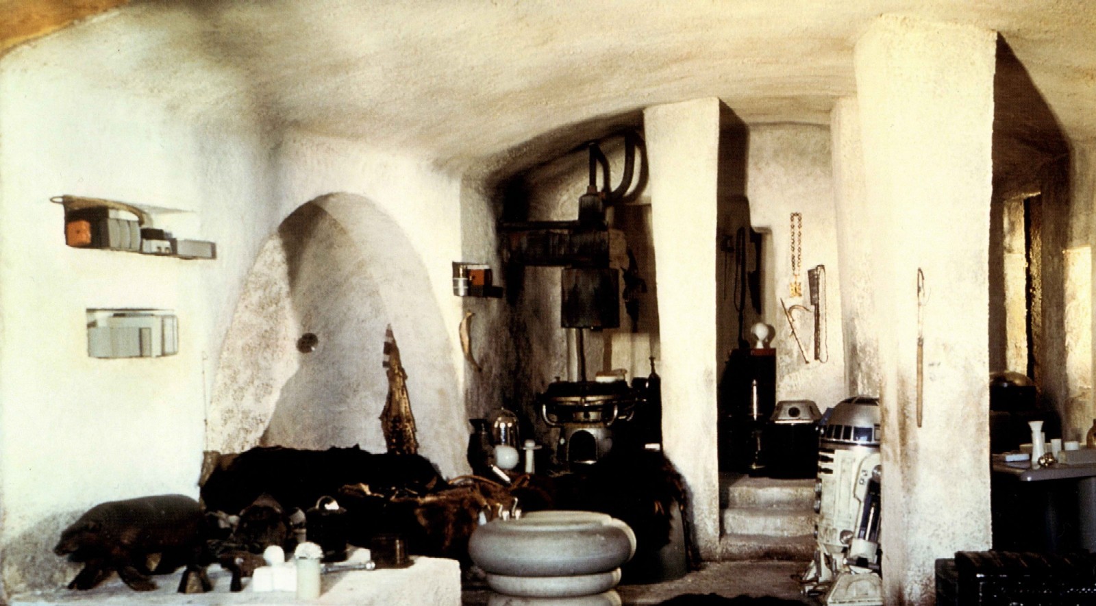 The interior of Kenobi's hut