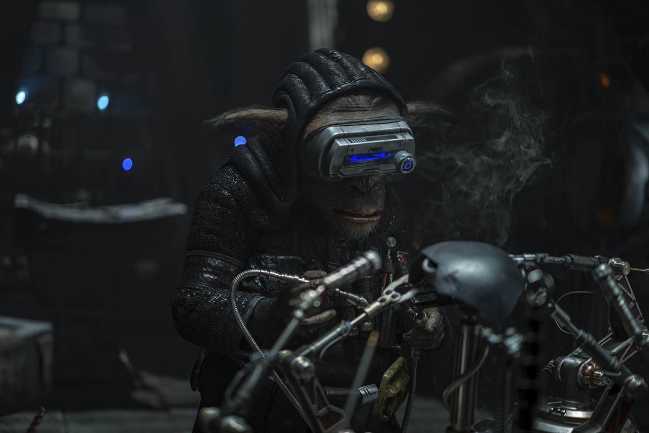 Albrekh repairing Kylo Ren's helmet aboard the Night Buzzard