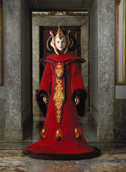 Padmefull3Throne