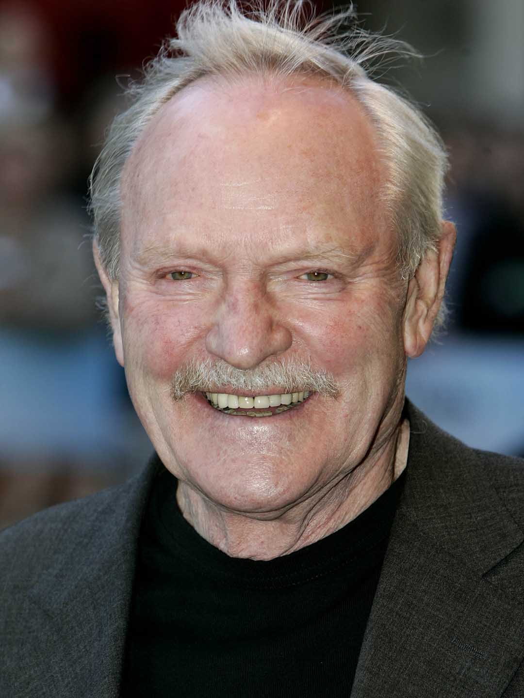 Julian Glover appearance in Common Appearance