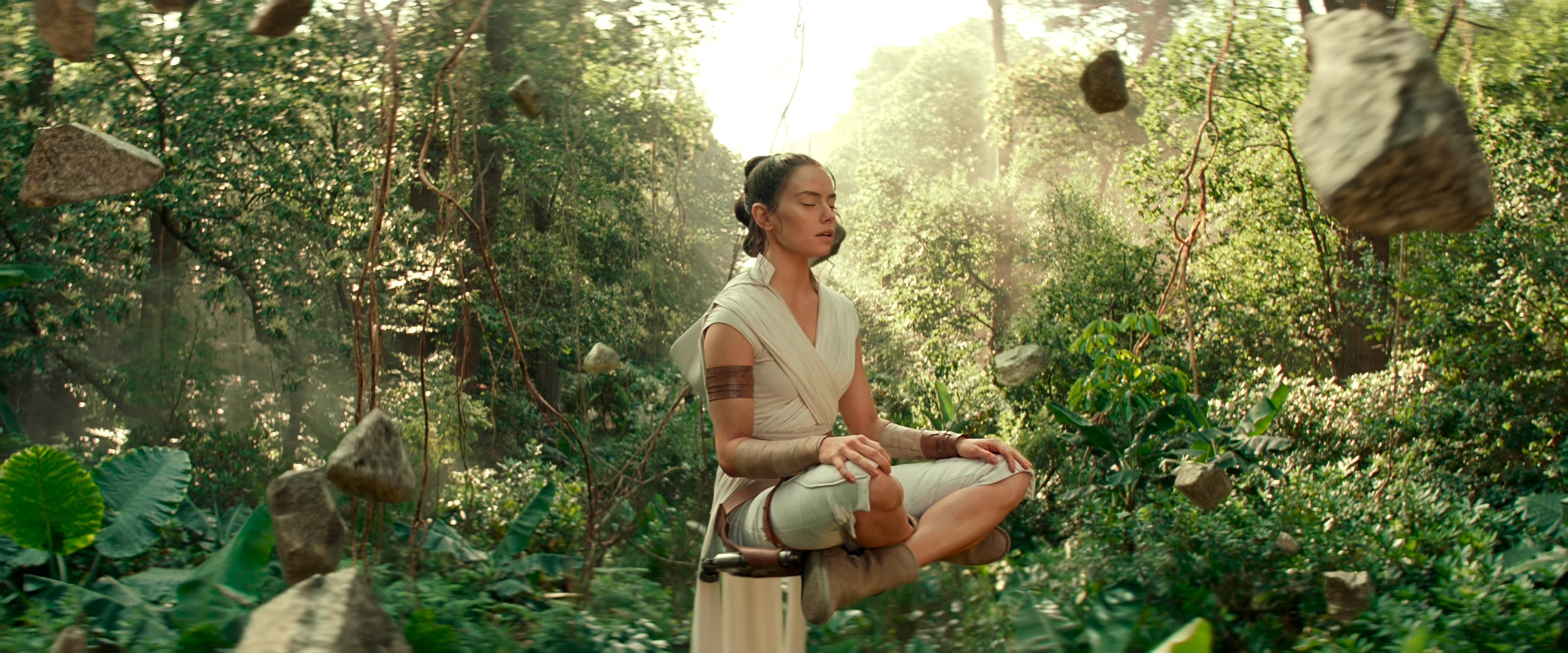 Rey levitating while meditating on Ajan Kloss.