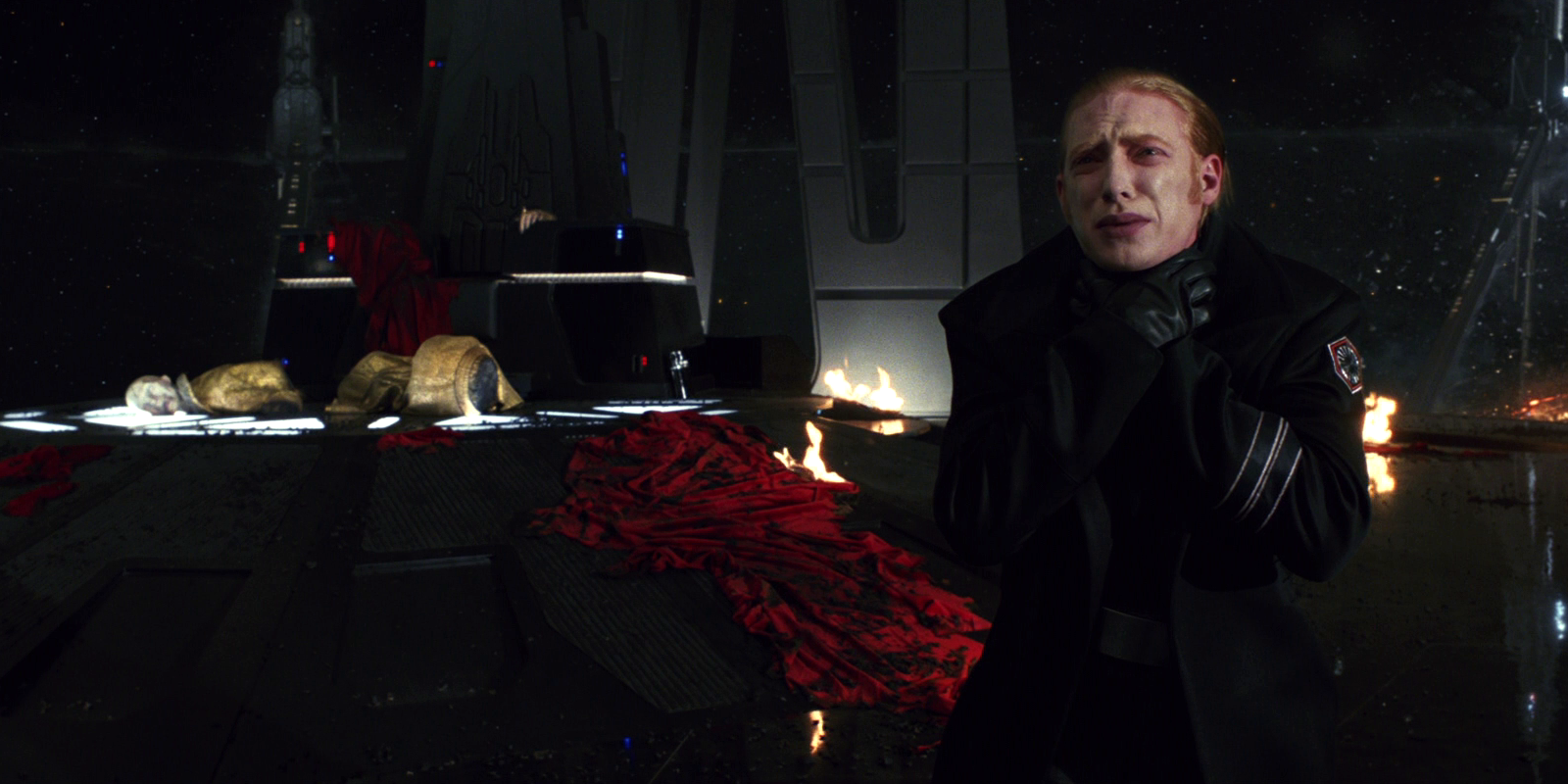 Hux continued to despise Ren while feigning loyalty to the Force-sensitive warrior.