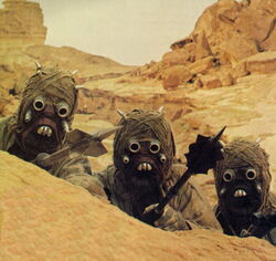 Tusken Raiders hiding