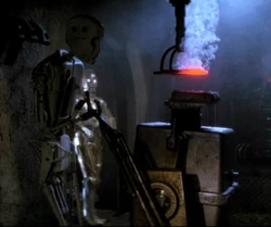 8D8 foltert een EG-6 Power Droid