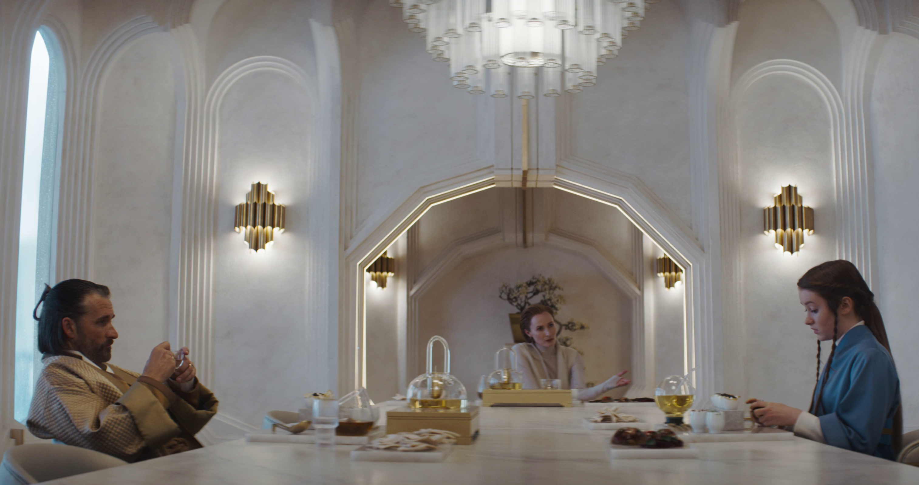 Mon Mothma and Perrin Fertha having breakfast with their daughter Leida.