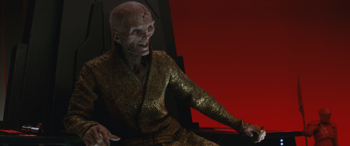 Snoke's "injuries" caused him to prioritize comfort, such as the use of slippers, in order to endure the pain of his damaged body.