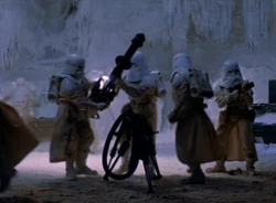 Snowtroopers stellen een E-Web op