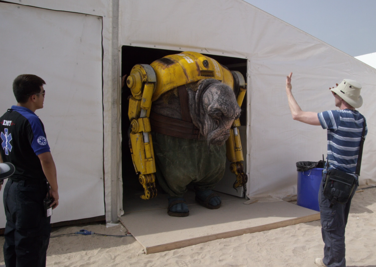 Ian Whyte in costume as Roodown on the set of Star Wars: The Force Awakens