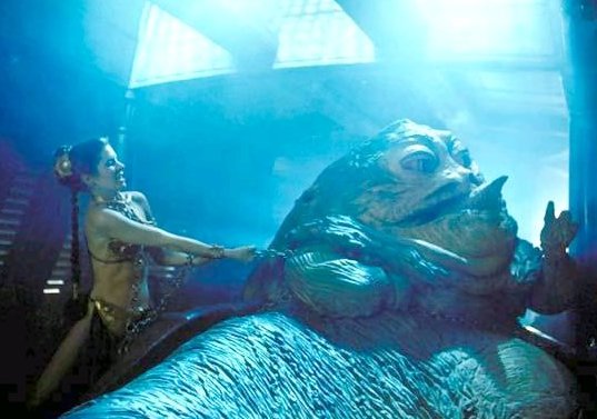 Leia Organa strangles Jabba.