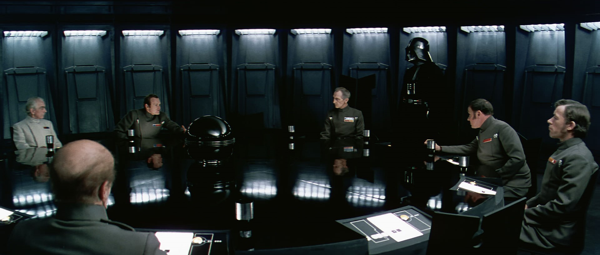 Motti and Tagge debate whether the Death Star was invincible.