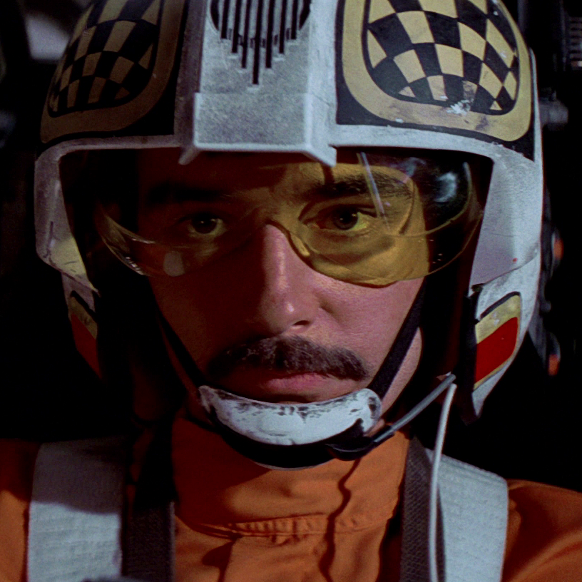 For his costume reference photo, Lee was given the helmet of Biggs Darklighter.