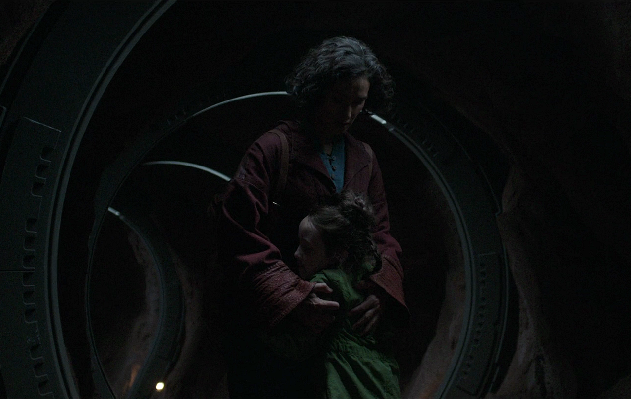 Durith and Organa hugged before parting ways.