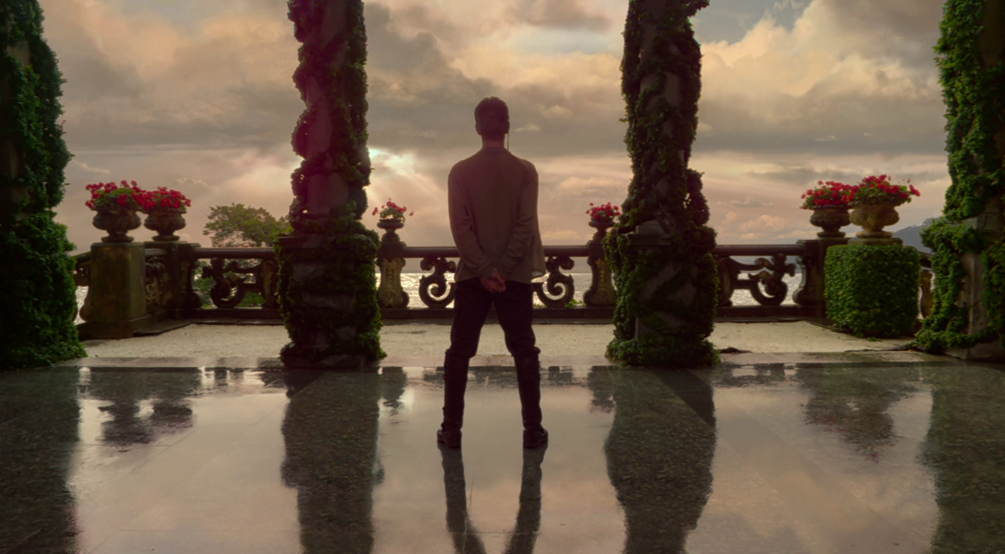 The Padawan Anakin Skywalker meditates at Varykino.