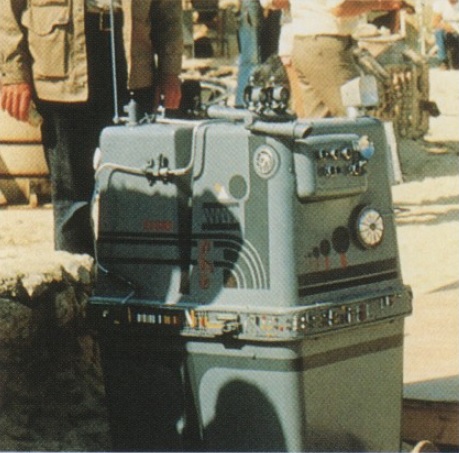 An unidentified power droid in the streets of Mos Eisley