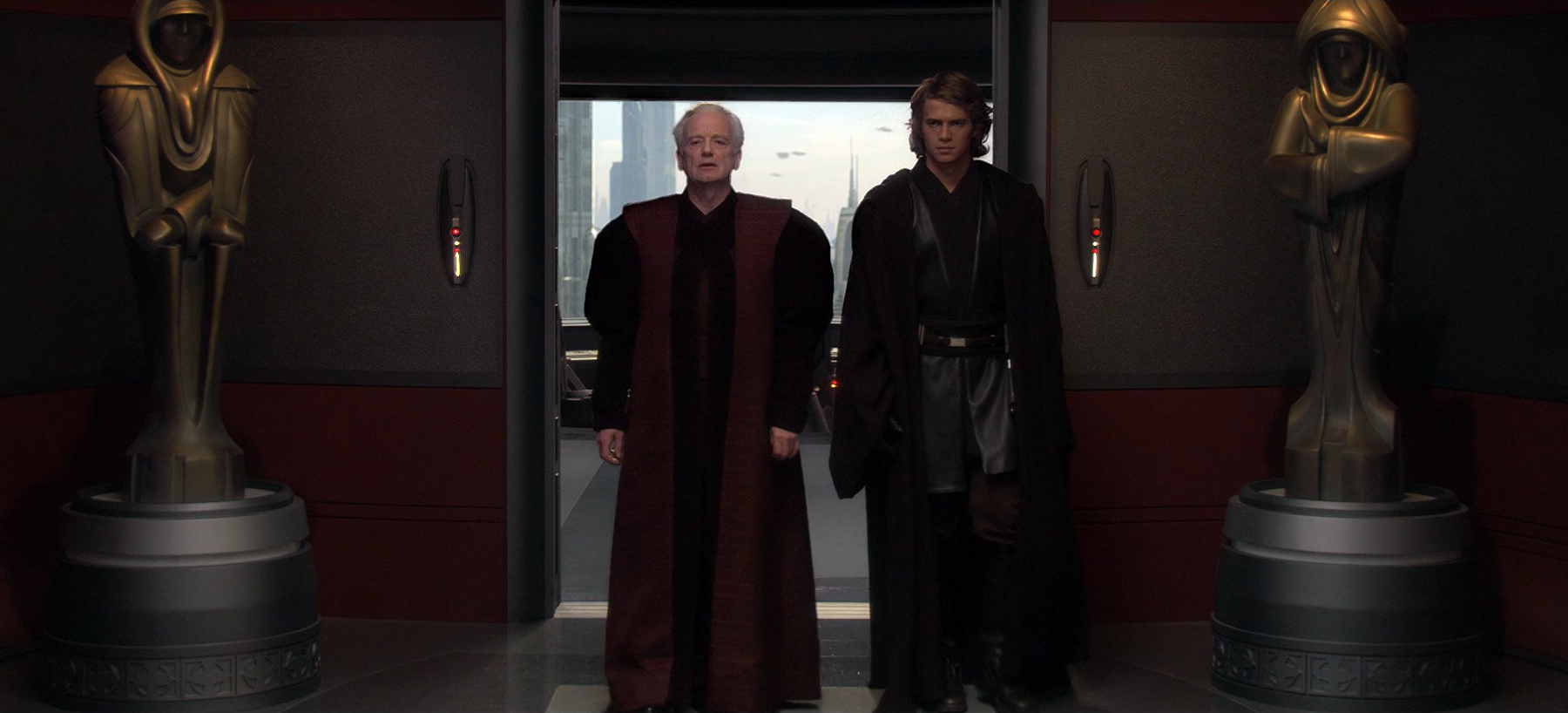 Statues of Yanjon Zelmar and Faya Rodemos were kept outside the private office of Chancellor Palpatine.