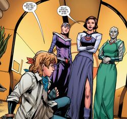 Qi'ra meets Cadeliah.