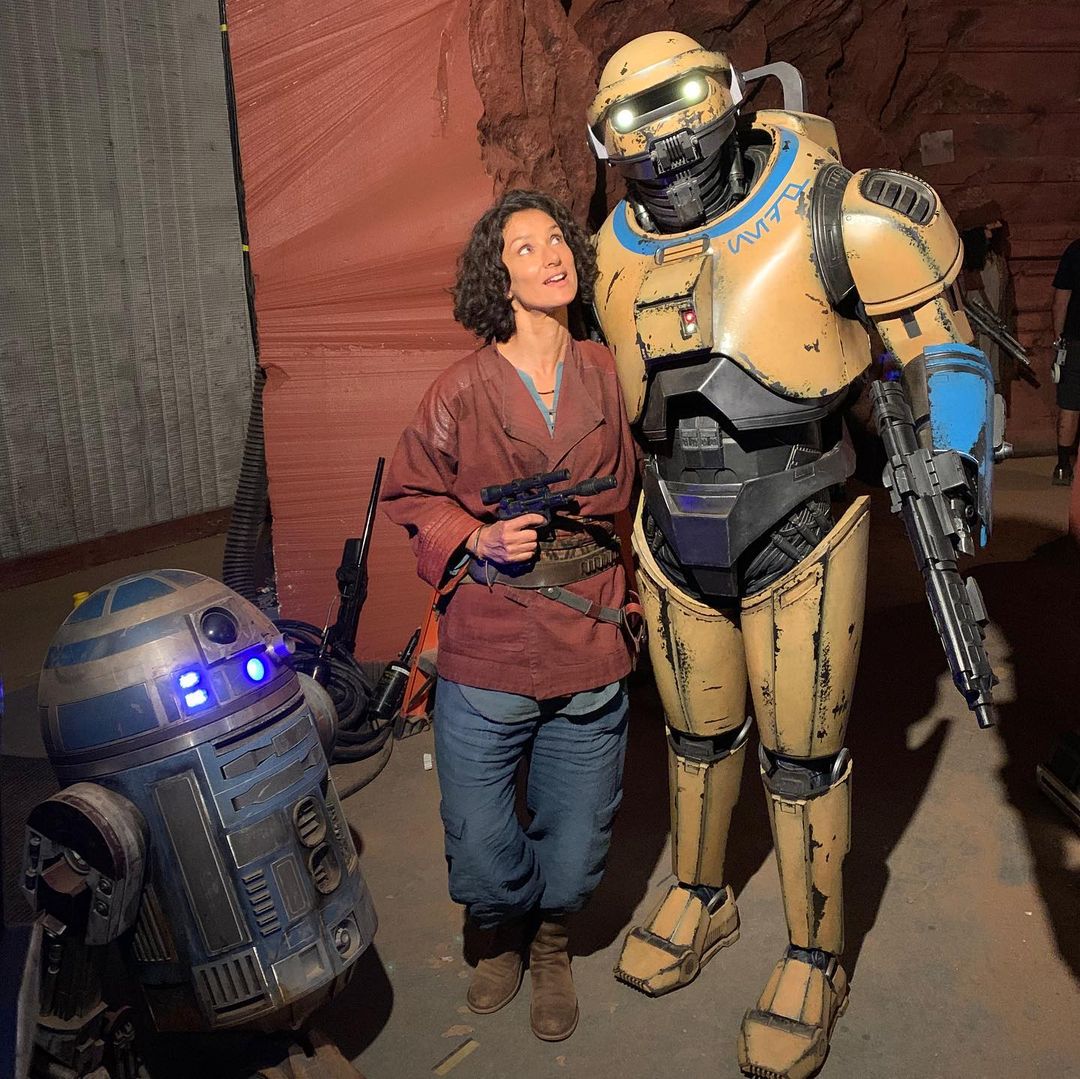 Indira Varma in costume as Tala Durith with NED-B