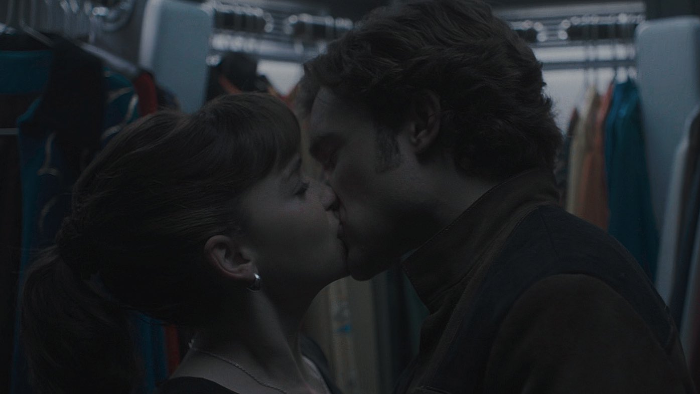 Han and Qi'ra embrace each other for the first time in years.