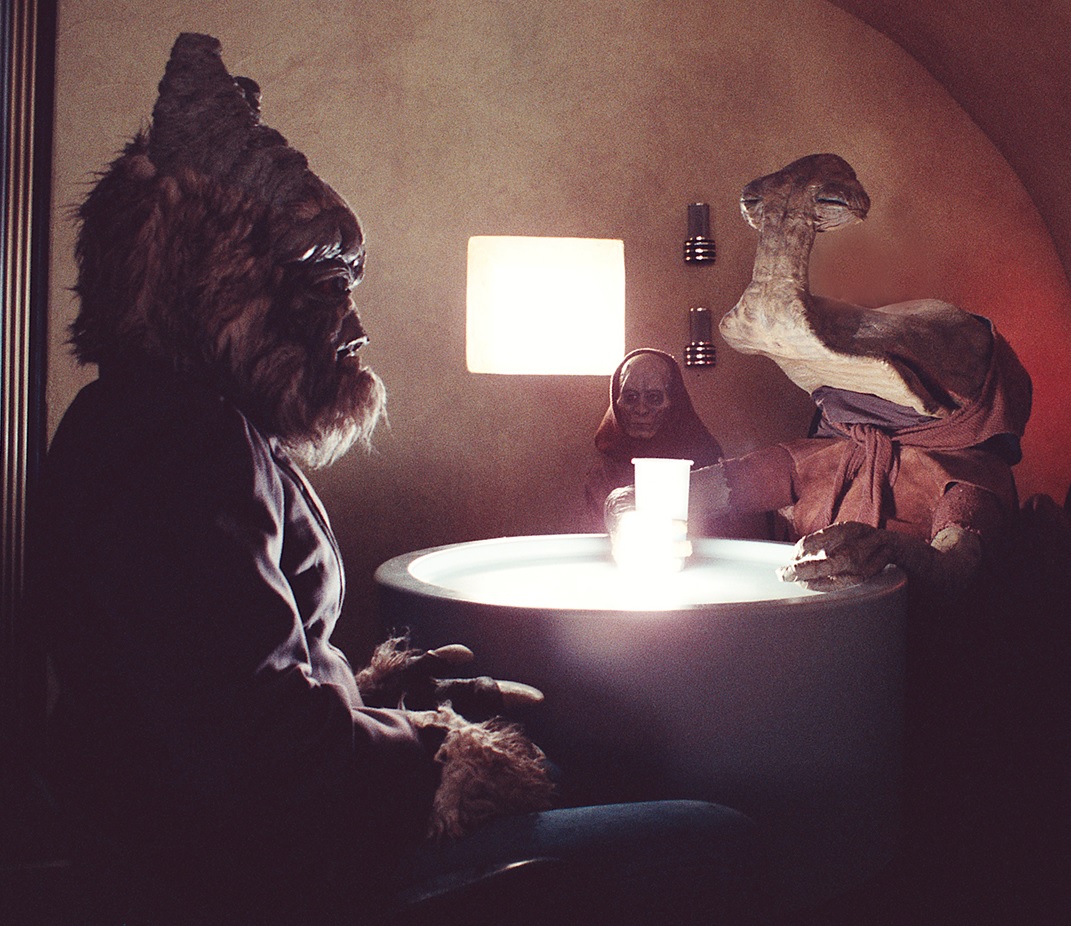 Cobb Sonbepol sat with Trinto Duaba and Momaw Nadon in the cantina sequence.